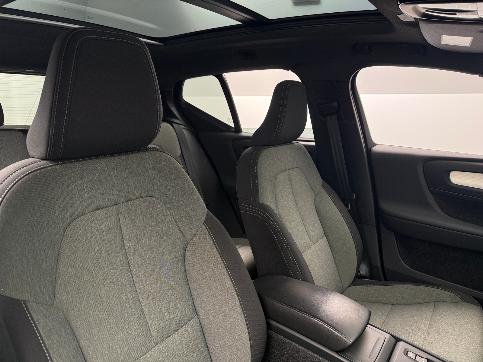 Thumbnail: 2024 Volvo XC40 - 2