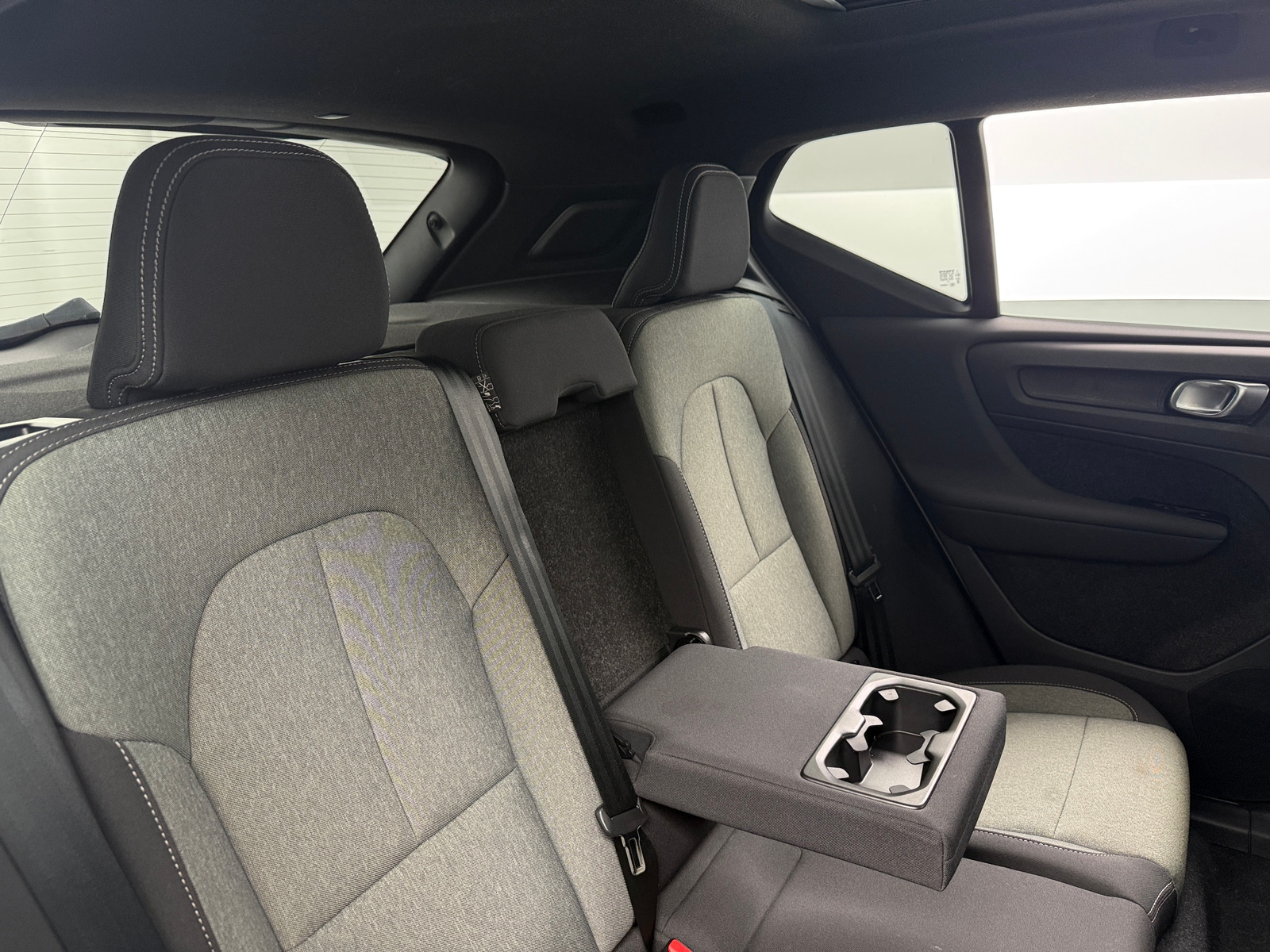 Thumbnail: 2024 Volvo XC40 - 6