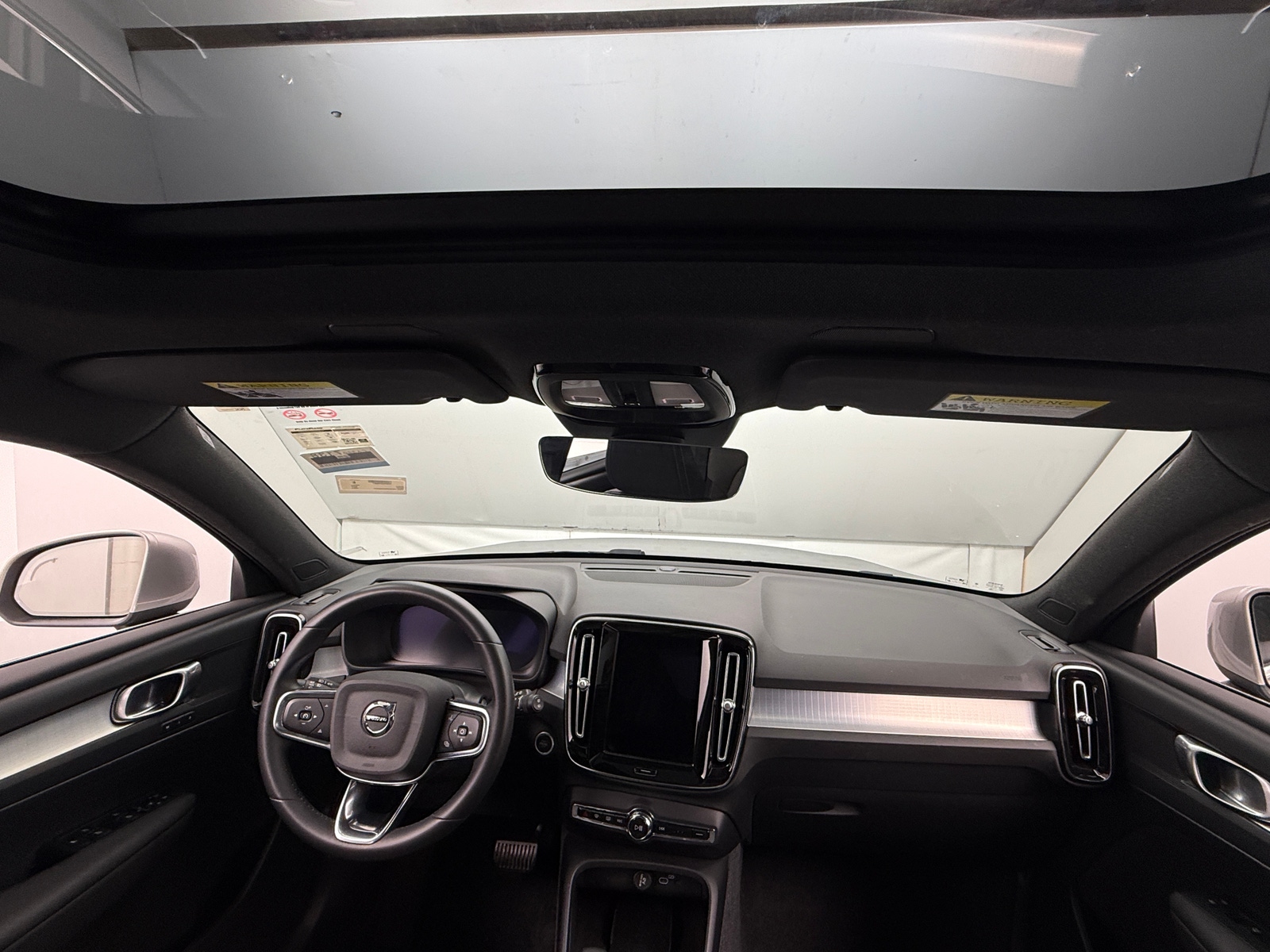 Thumbnail: 2024 Volvo XC40 - 3