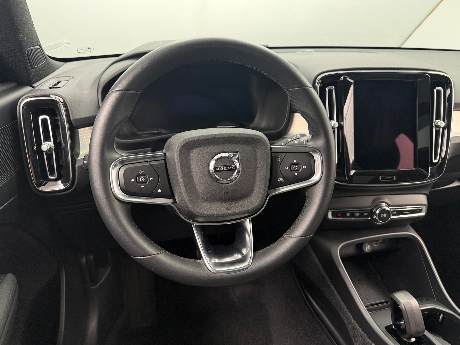 Thumbnail: 2024 Volvo XC40 - 5