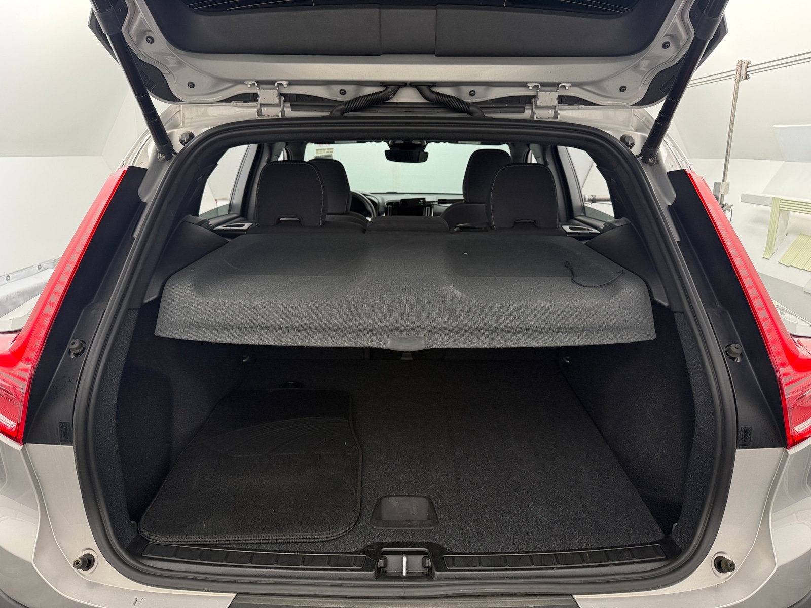 Thumbnail: 2024 Volvo XC40 - 7