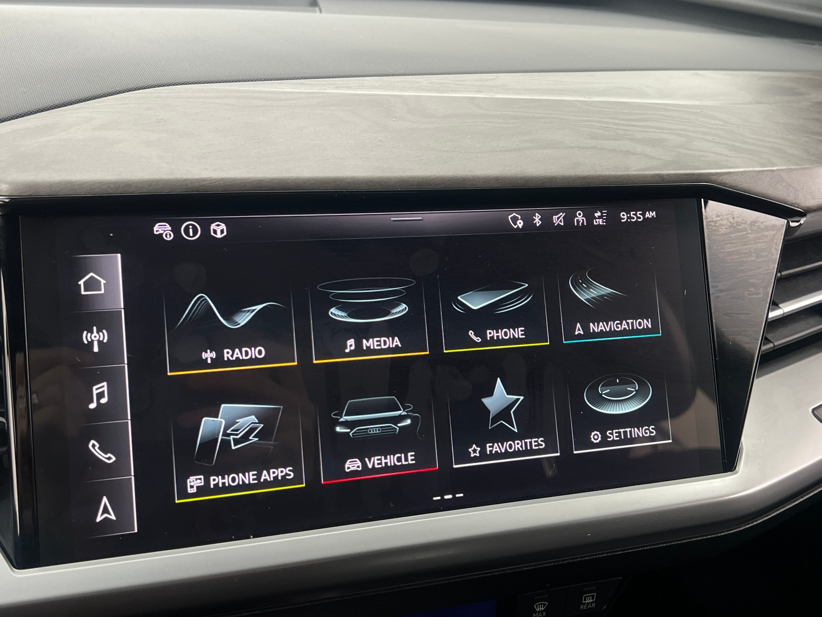 Thumbnail: 2023 Audi Q4 e-tron - 3