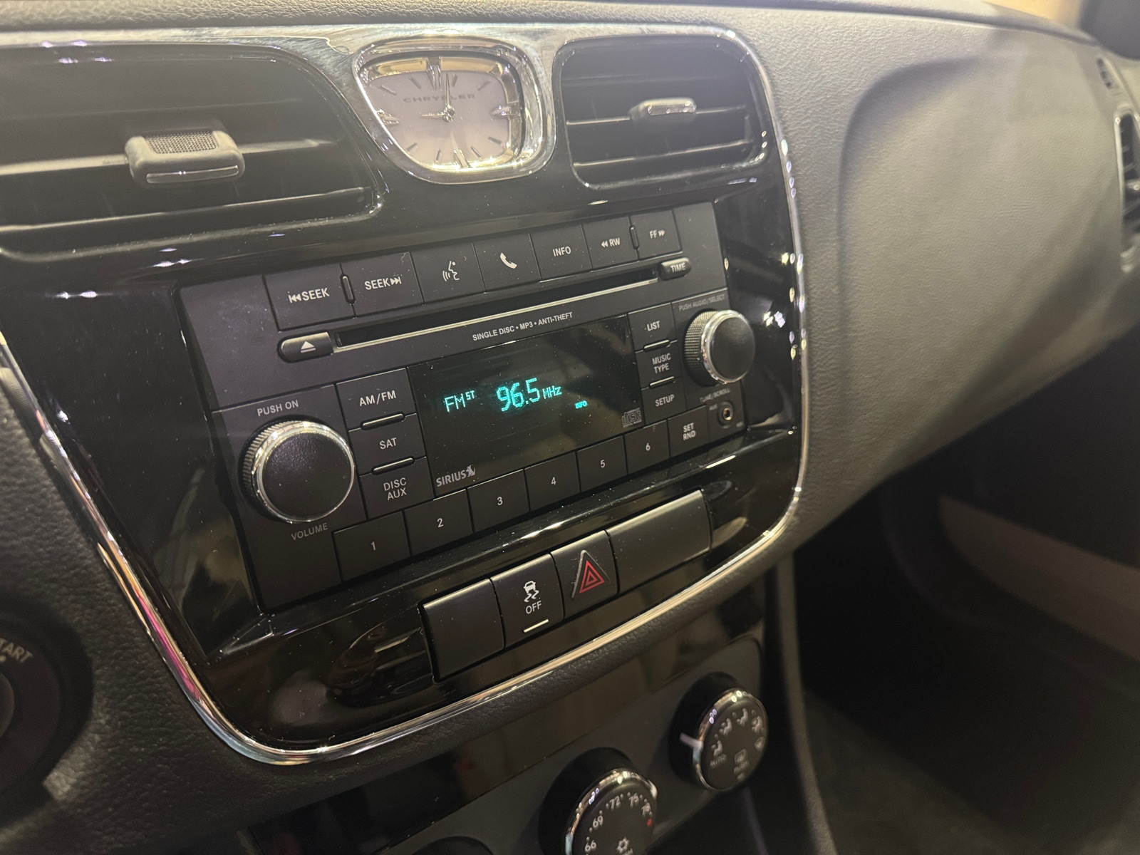 Thumbnail: 2012 Chrysler 200 - 4