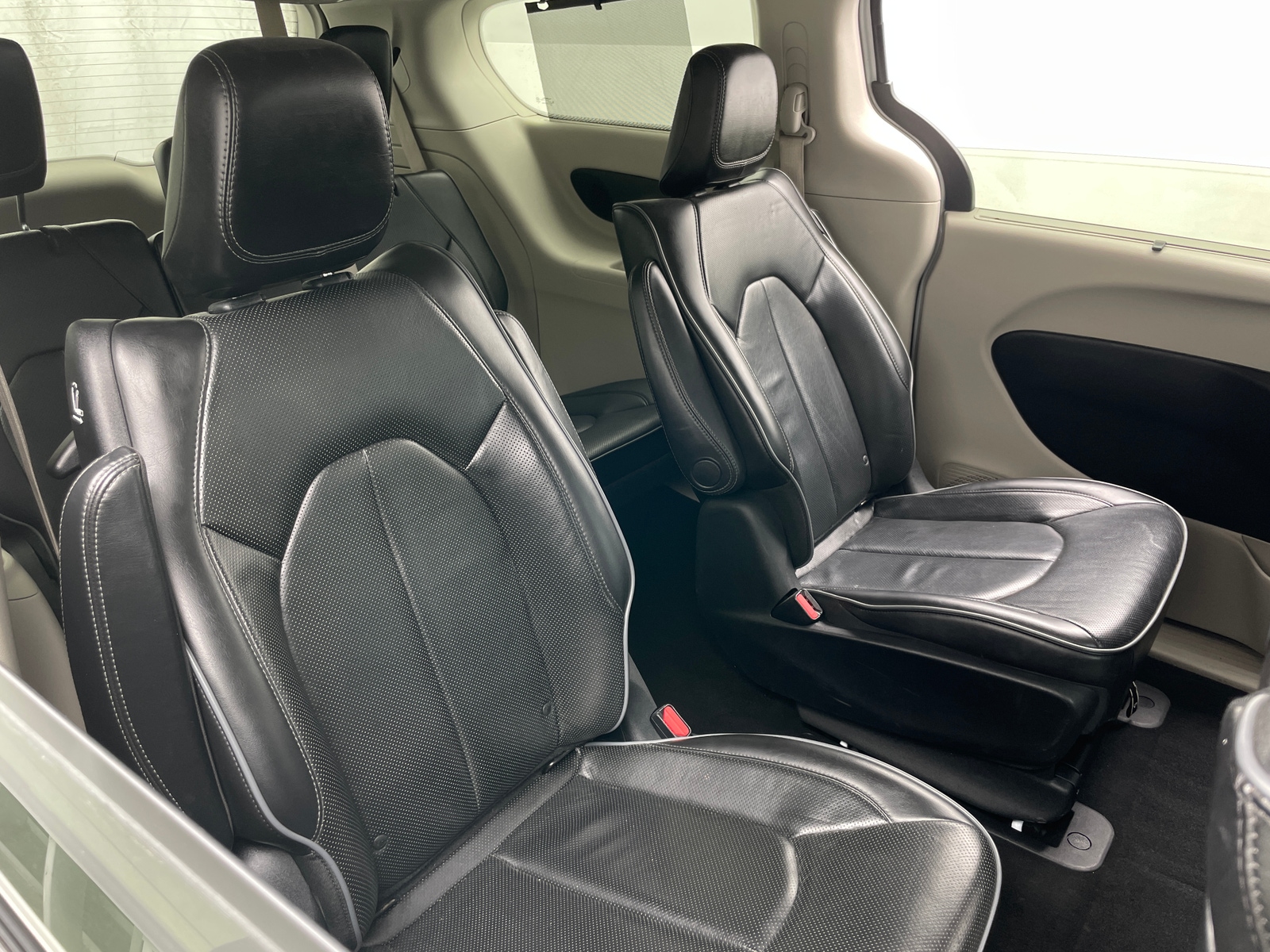 Thumbnail: 2018 Chrysler Pacifica - 5