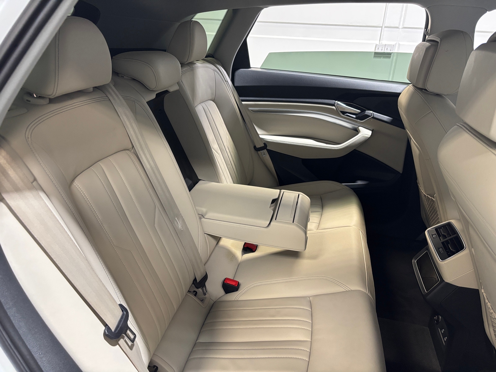 Thumbnail: 2022 Audi e-tron - 5