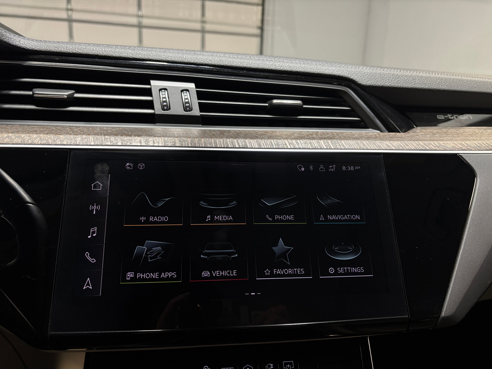 Thumbnail: 2022 Audi e-tron - 3