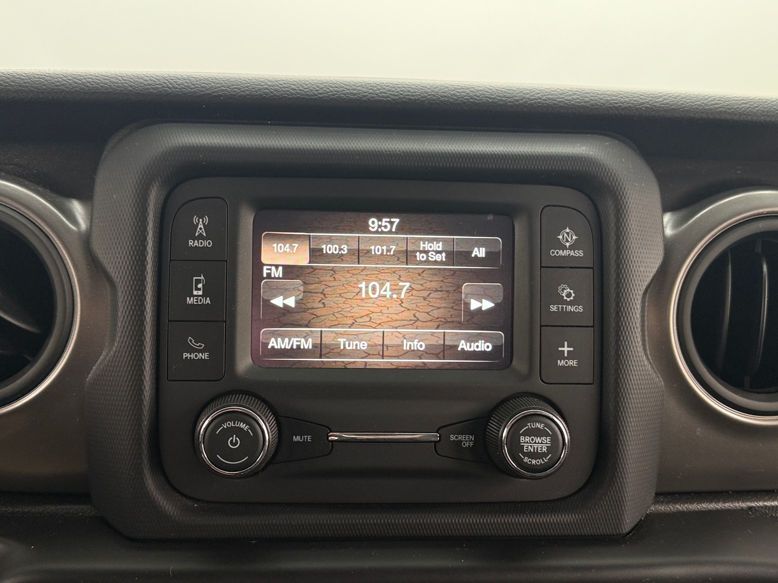 Thumbnail: 2021 Jeep Gladiator - 4