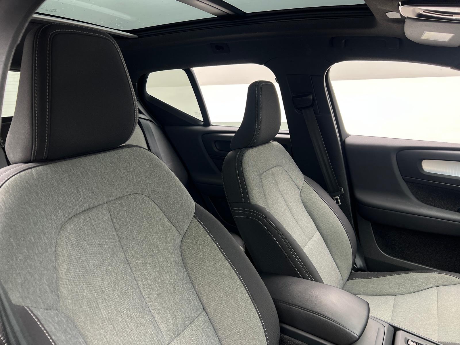 Thumbnail: 2024 Volvo XC40 - 2