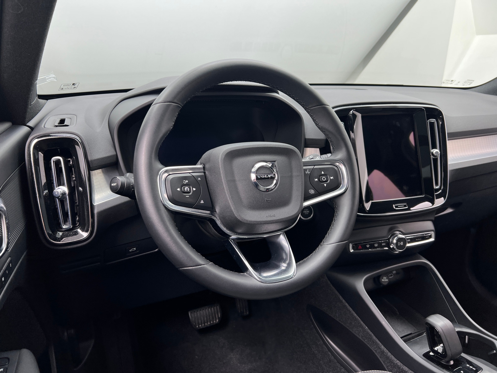 Thumbnail: 2024 Volvo XC40 - 5