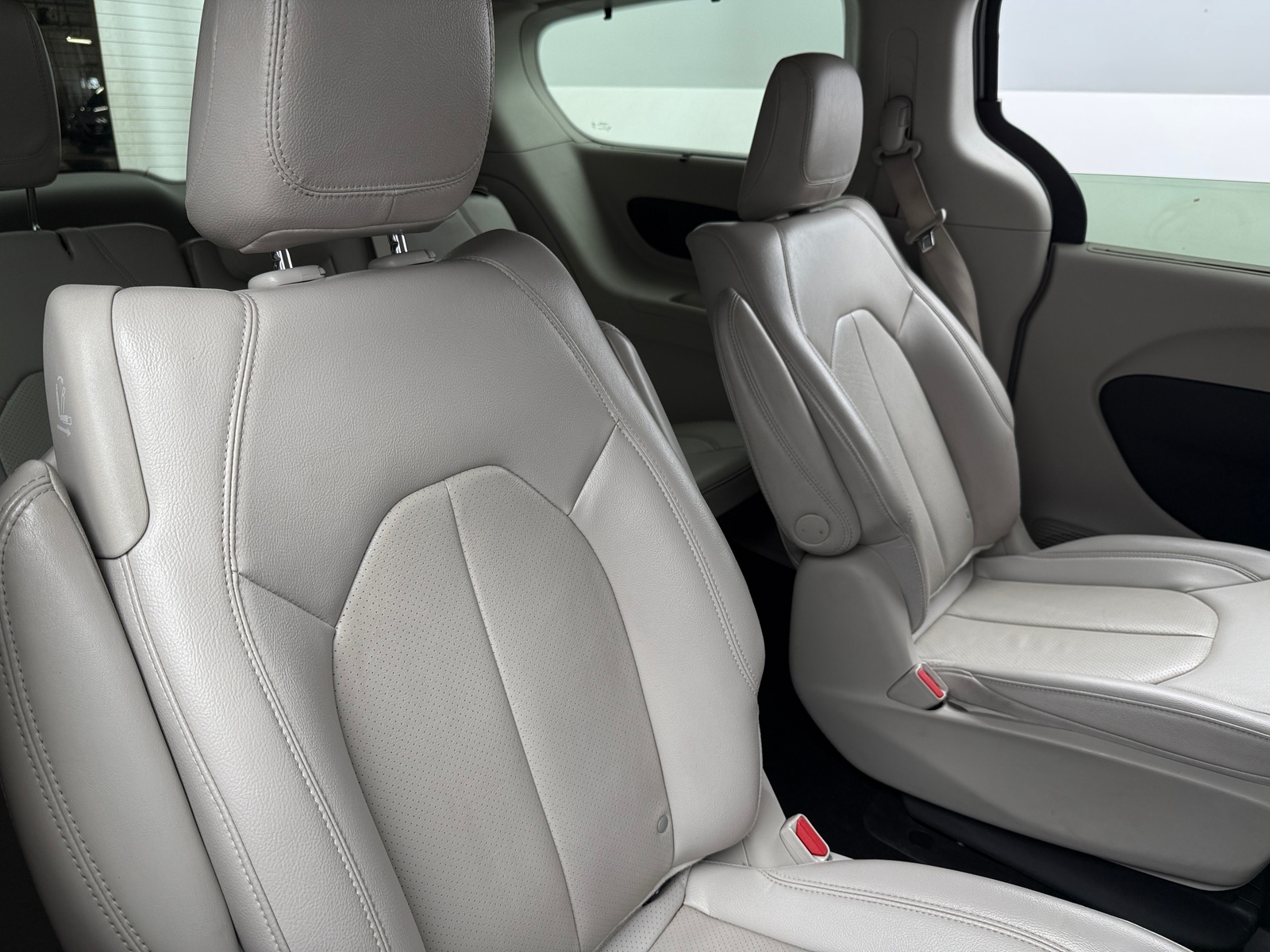 Thumbnail: 2021 Chrysler Pacifica - 5