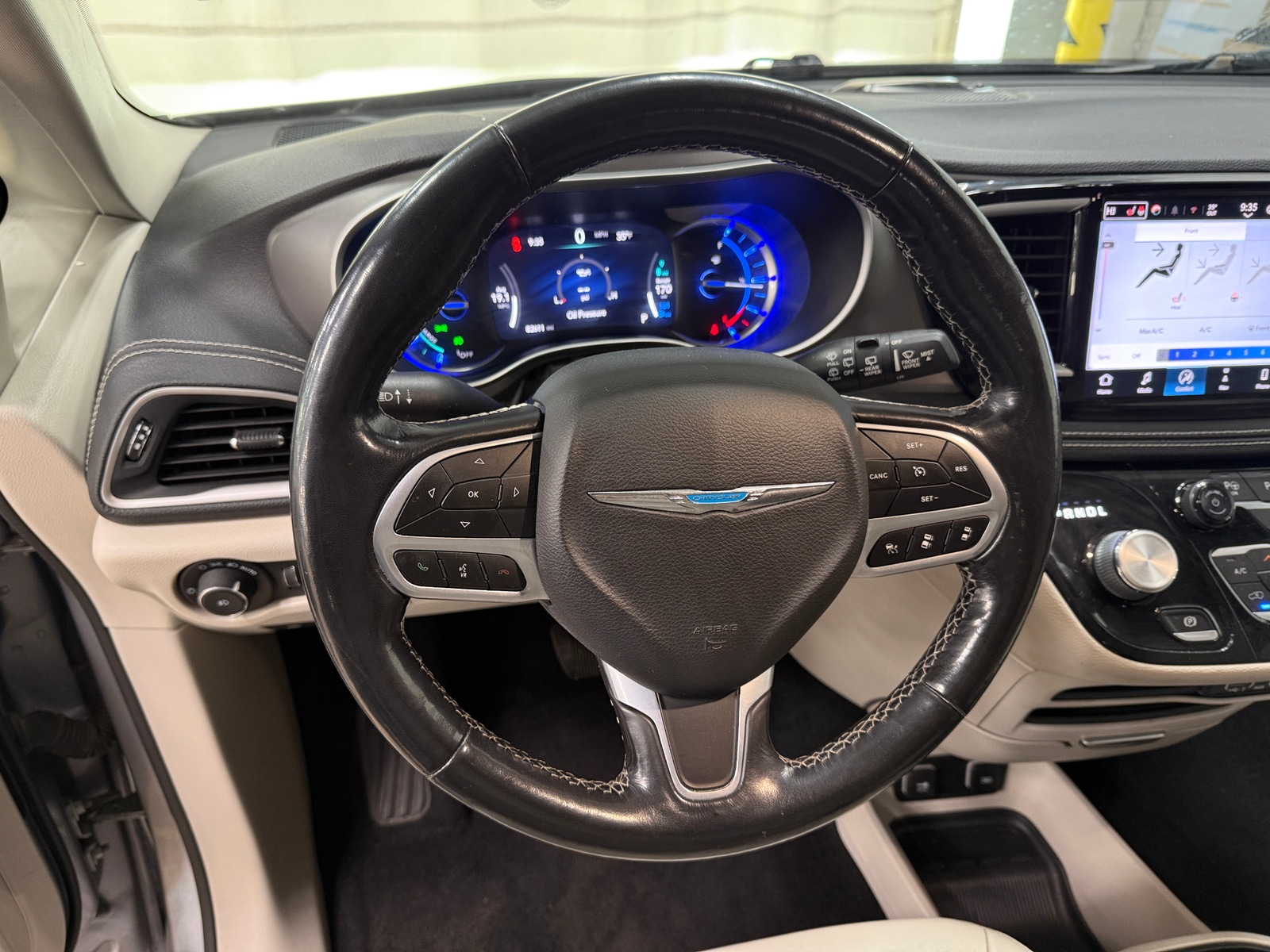 Thumbnail: 2021 Chrysler Pacifica - 4