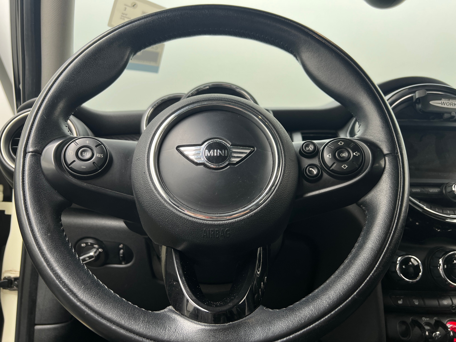 Thumbnail: 2015 MINI Cooper Hardtop - 4