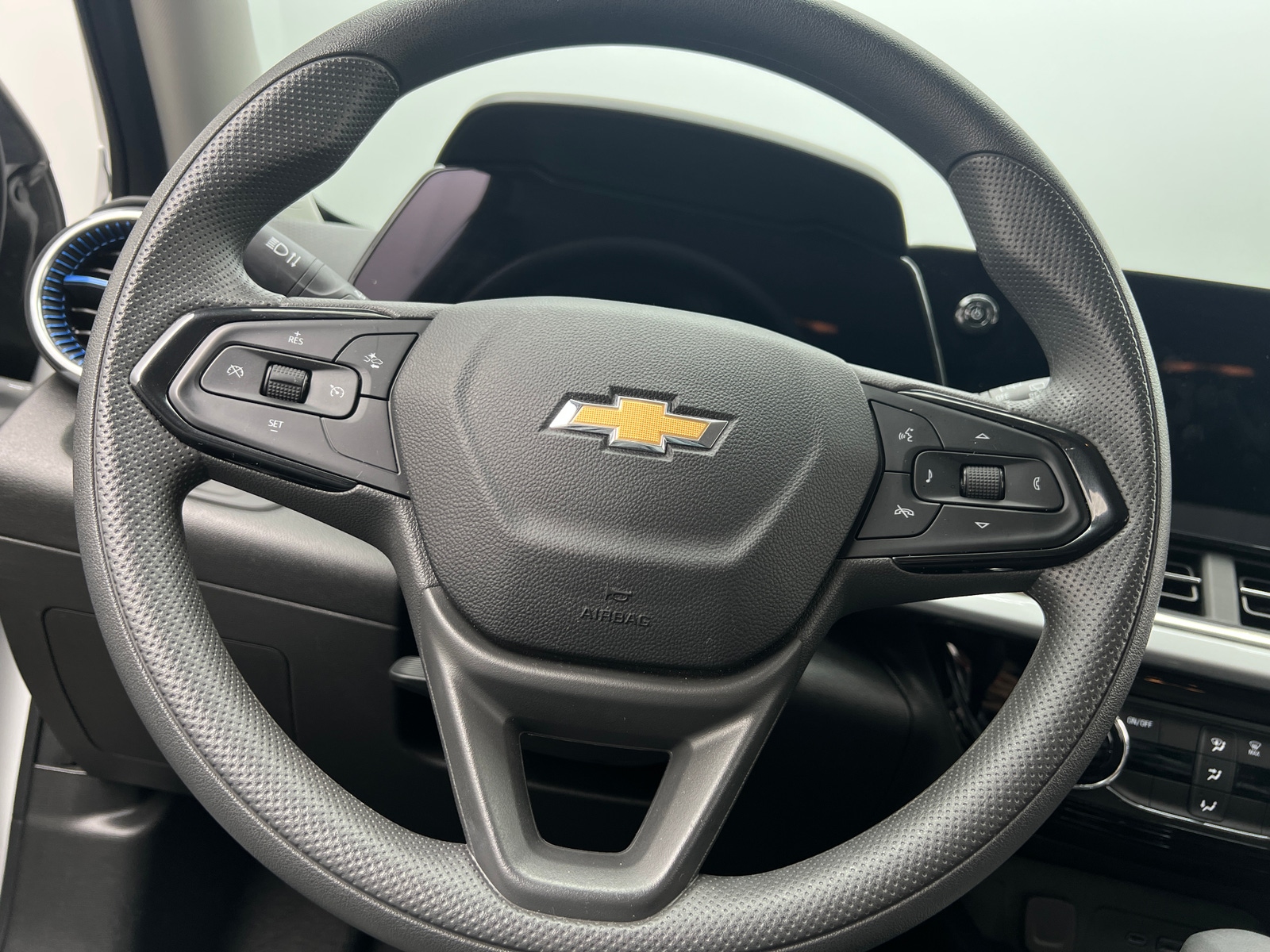 Thumbnail: 2025 Chevrolet Trax - 5