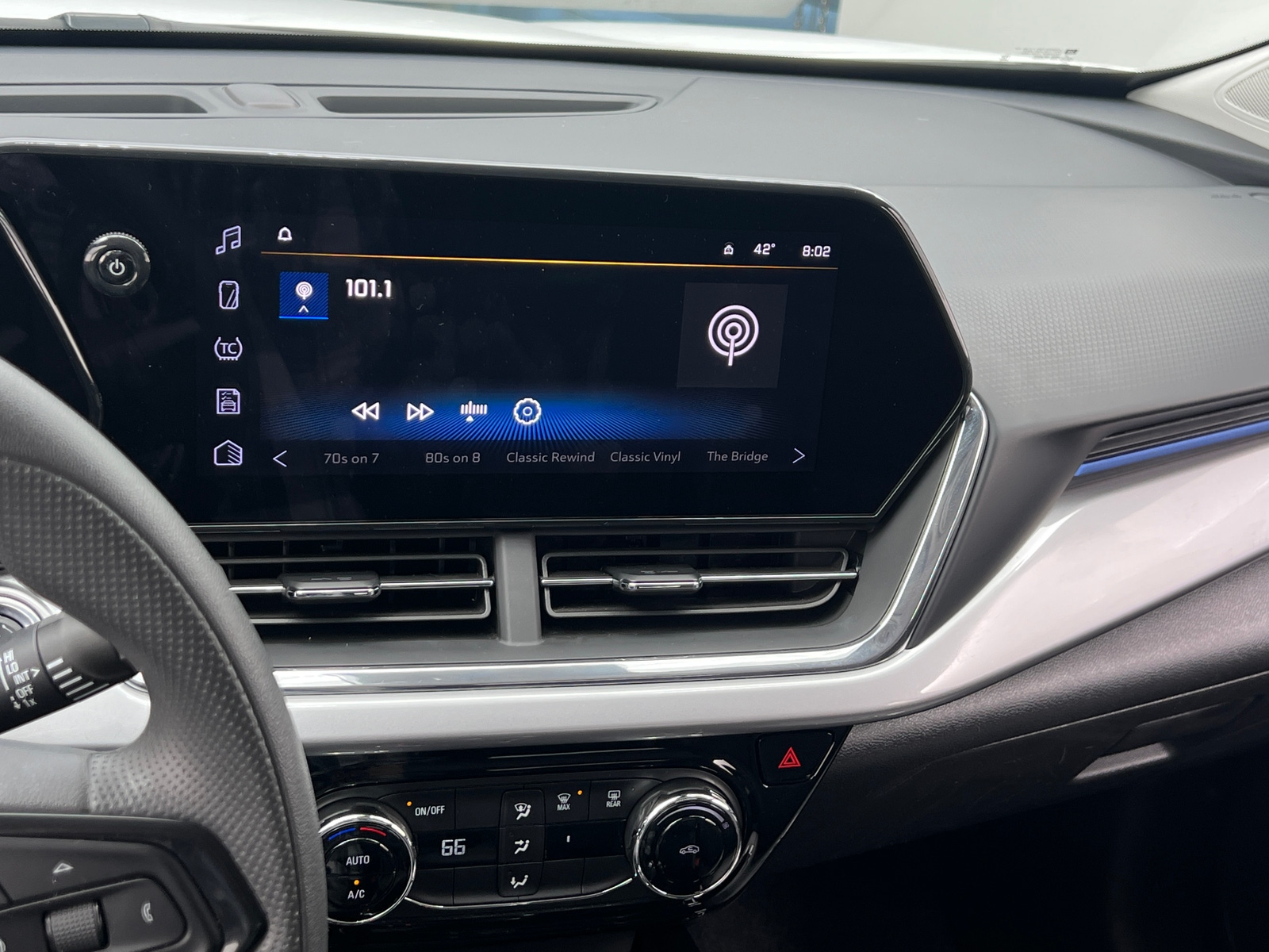 Thumbnail: 2025 Chevrolet Trax - 4