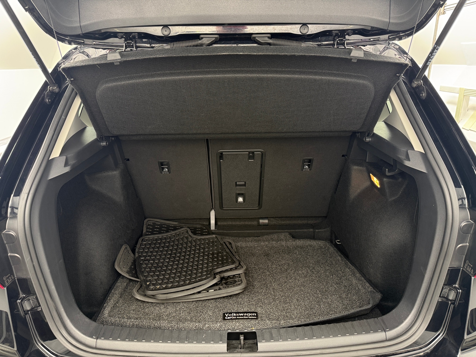 Thumbnail: 2023 Volkswagen Taos - 7