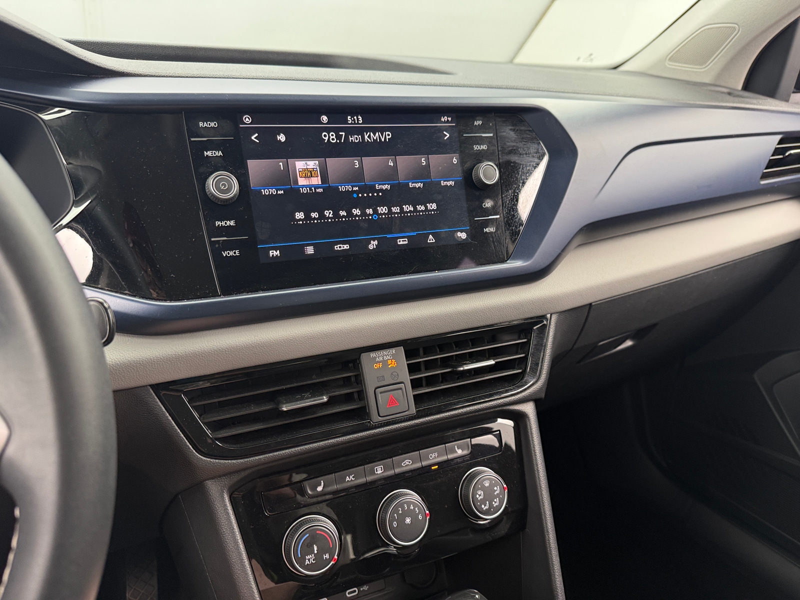 Thumbnail: 2023 Volkswagen Taos - 4