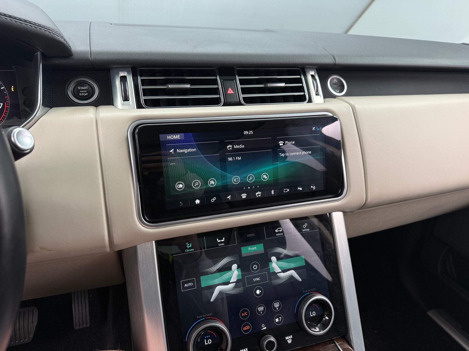 Thumbnail: 2020 Land Rover Range Rover - 3