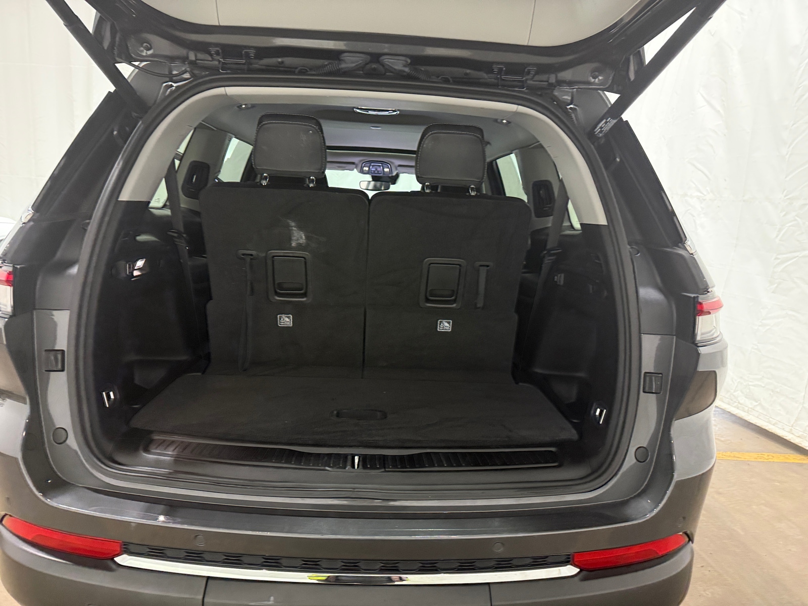 Thumbnail: 2023 Jeep Grand Cherokee L - 6