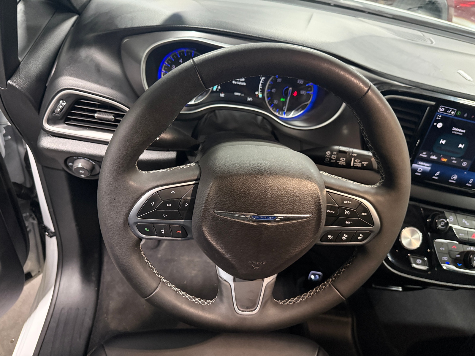 Thumbnail: 2025 Chrysler Pacifica - 4