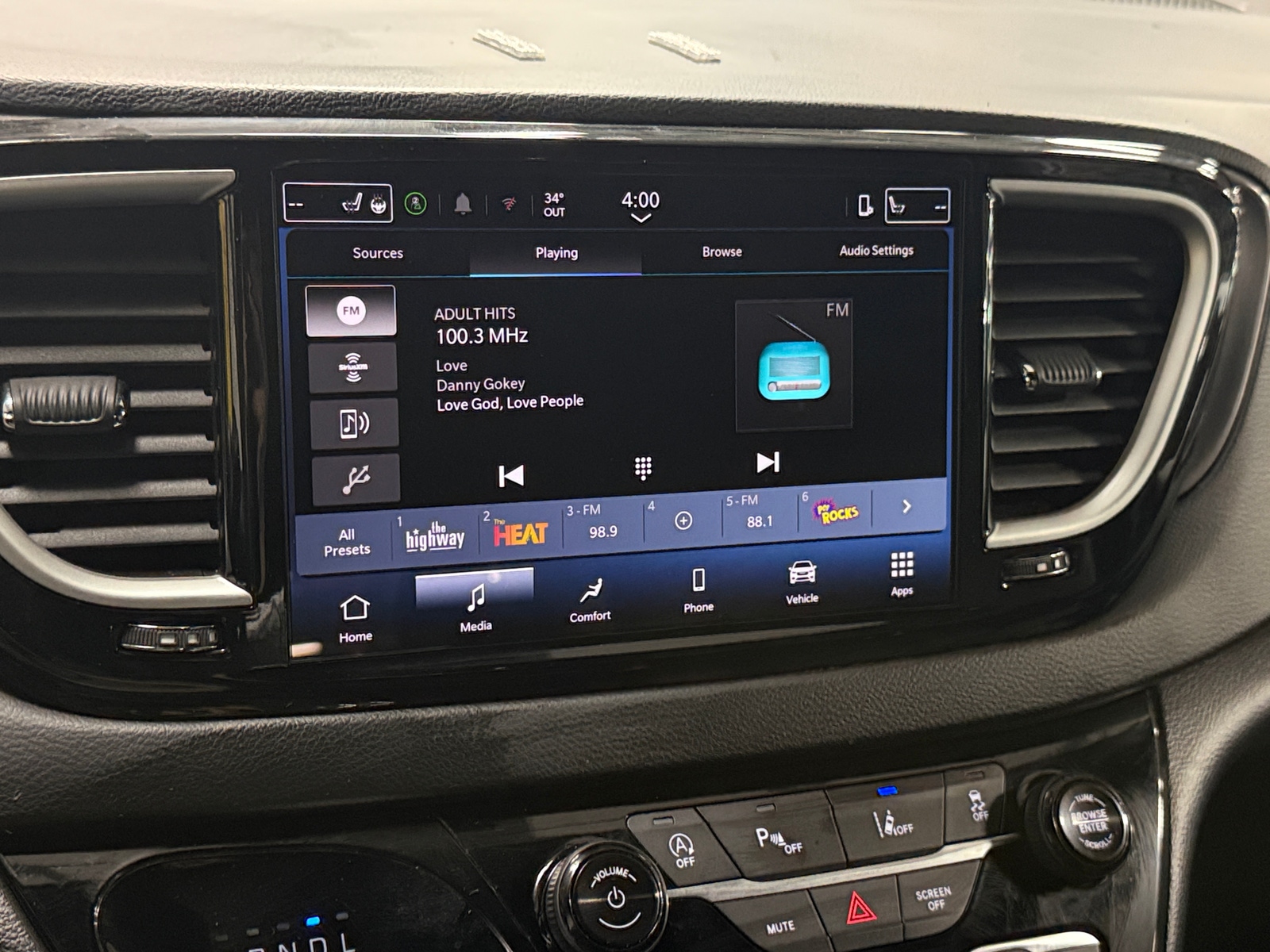 Thumbnail: 2025 Chrysler Pacifica - 3