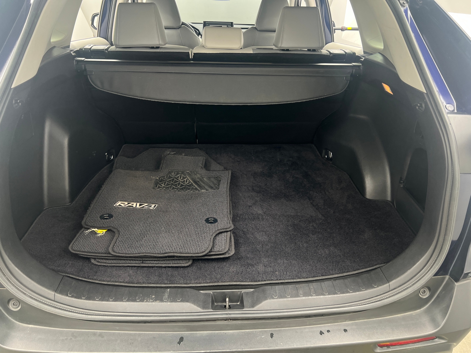 Thumbnail: 2021 Toyota RAV4 - 6