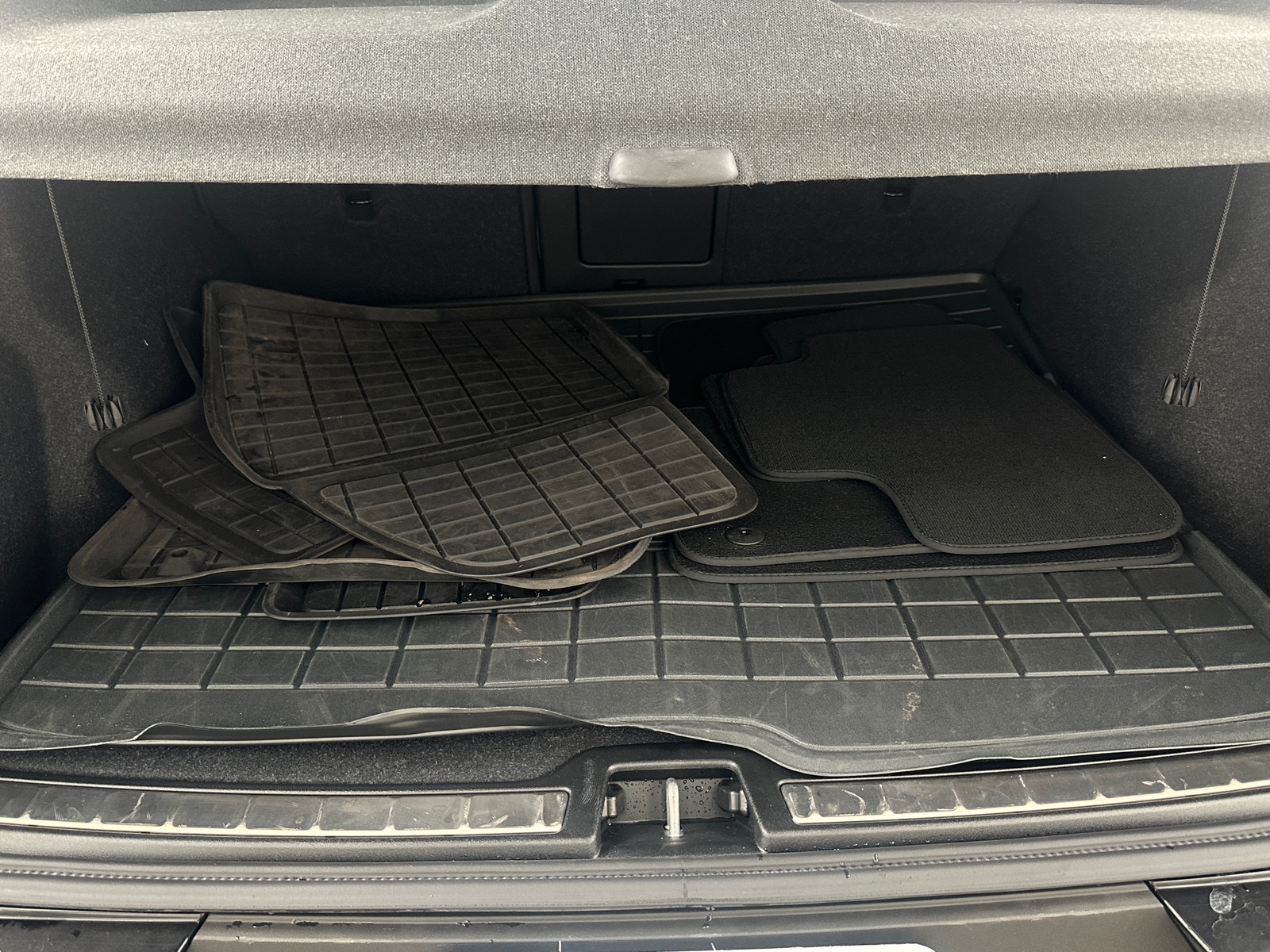 Thumbnail: 2025 Volvo XC40 - 6