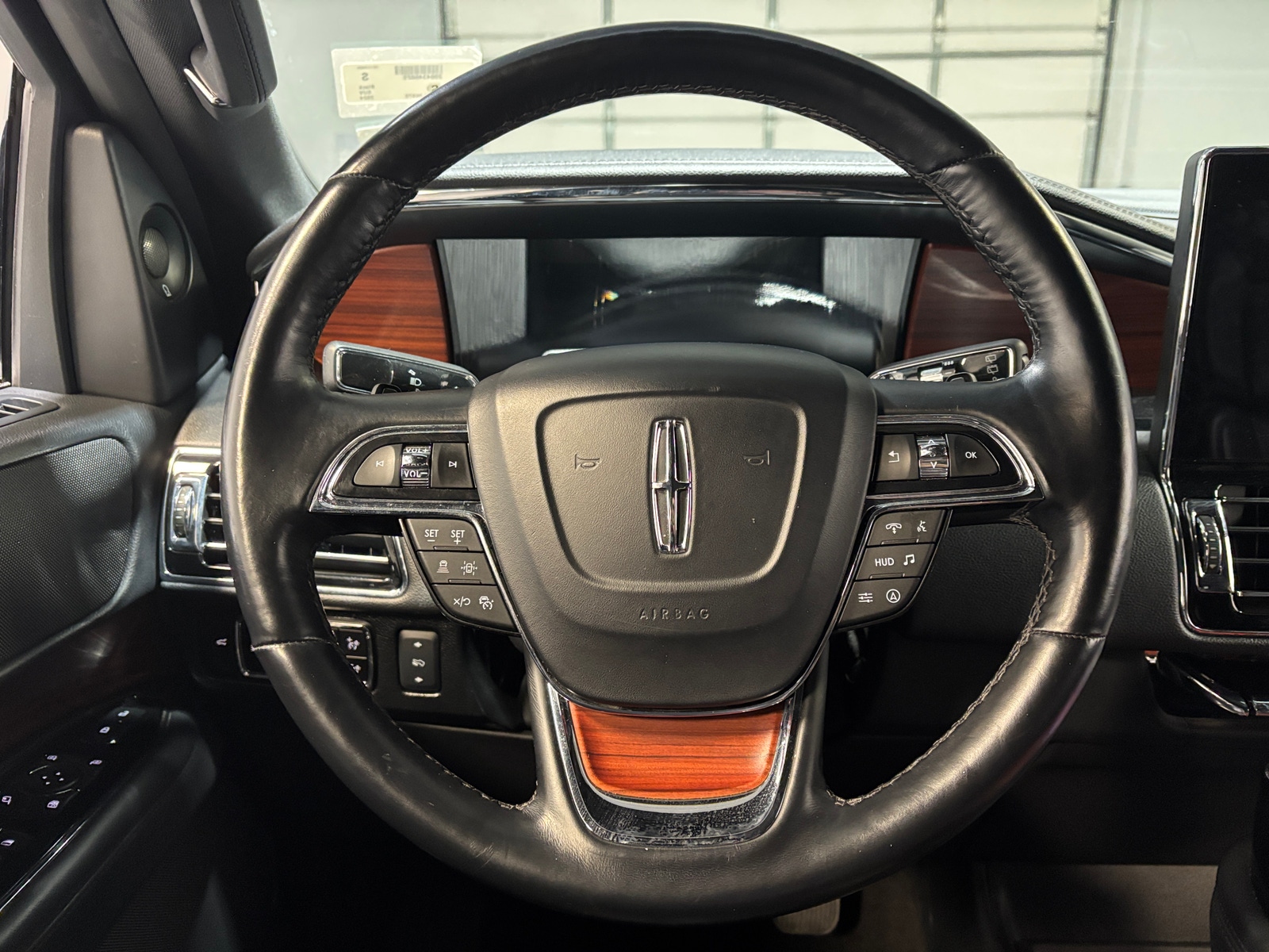 Thumbnail: 2024 Lincoln Navigator - 4