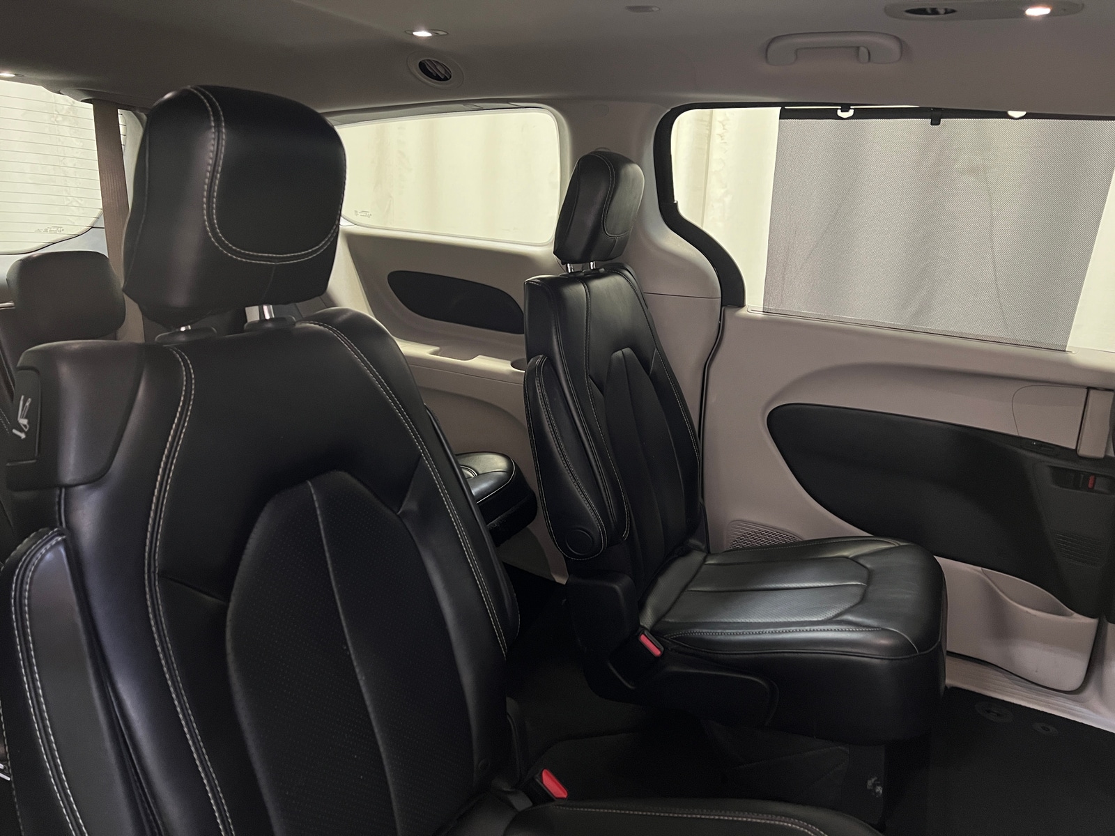 Thumbnail: 2020 Chrysler Voyager - 5