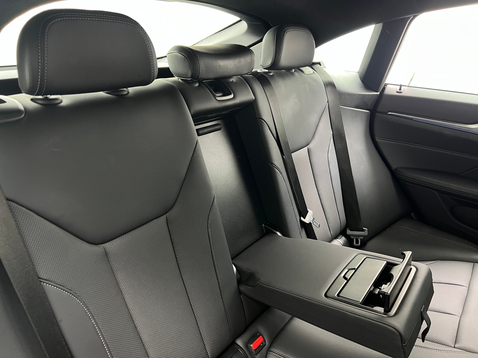 Thumbnail: 2022 BMW i4 - 5