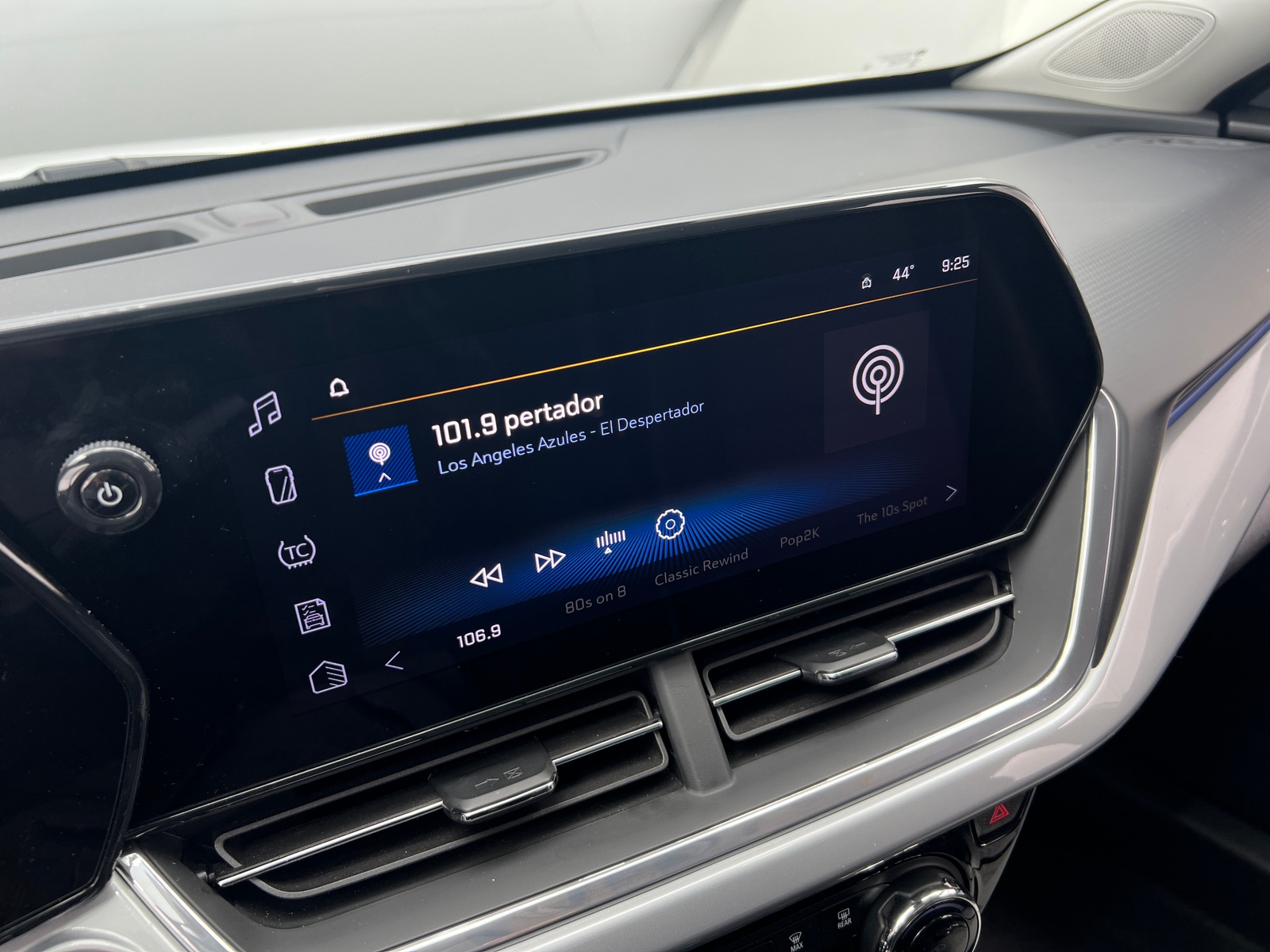 Thumbnail: 2025 Chevrolet Trax - 4