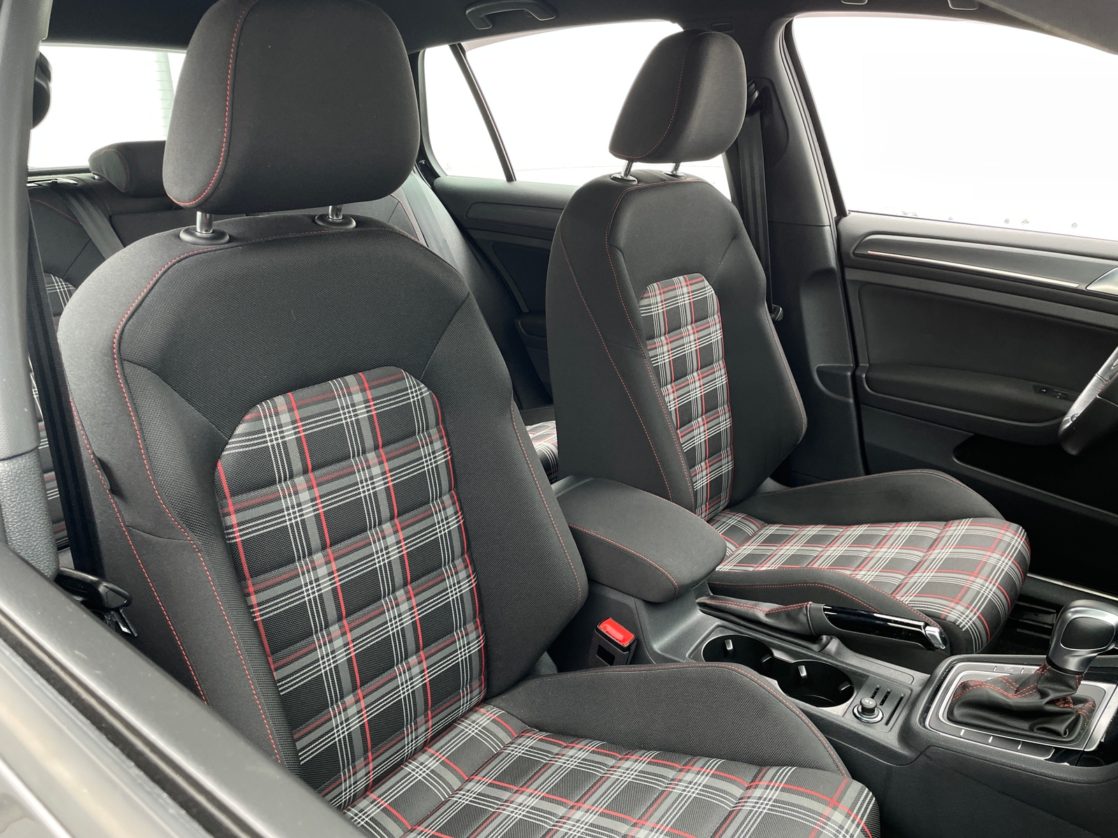 Thumbnail: 2021 Volkswagen Golf - 2