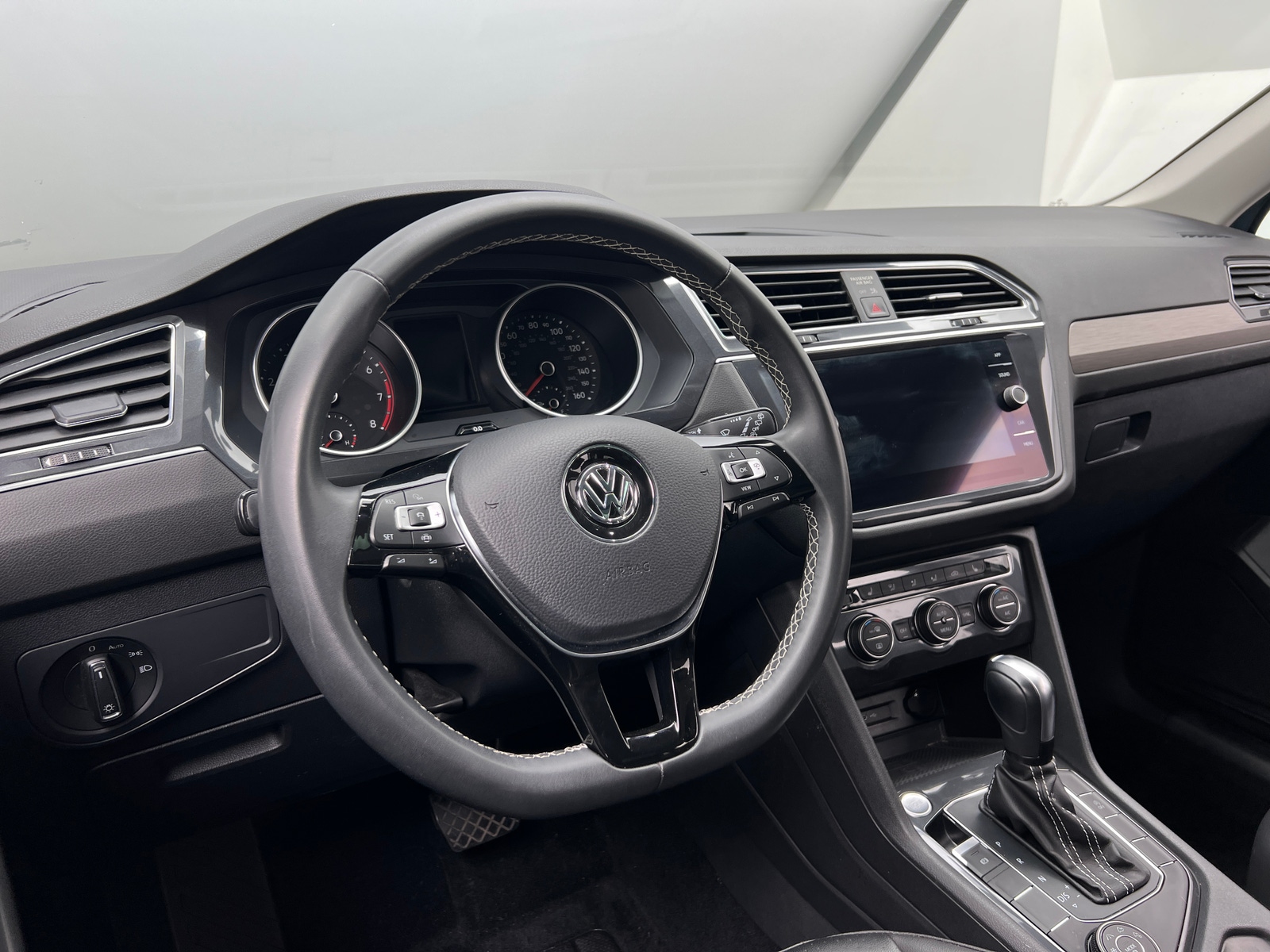 Thumbnail: 2021 Volkswagen Tiguan - 4