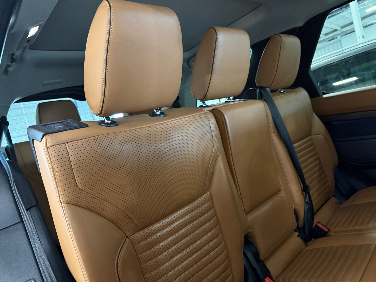 Thumbnail: 2020 Land Rover Discovery - 5