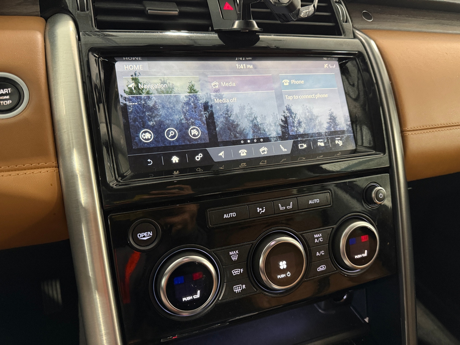 Thumbnail: 2020 Land Rover Discovery - 3