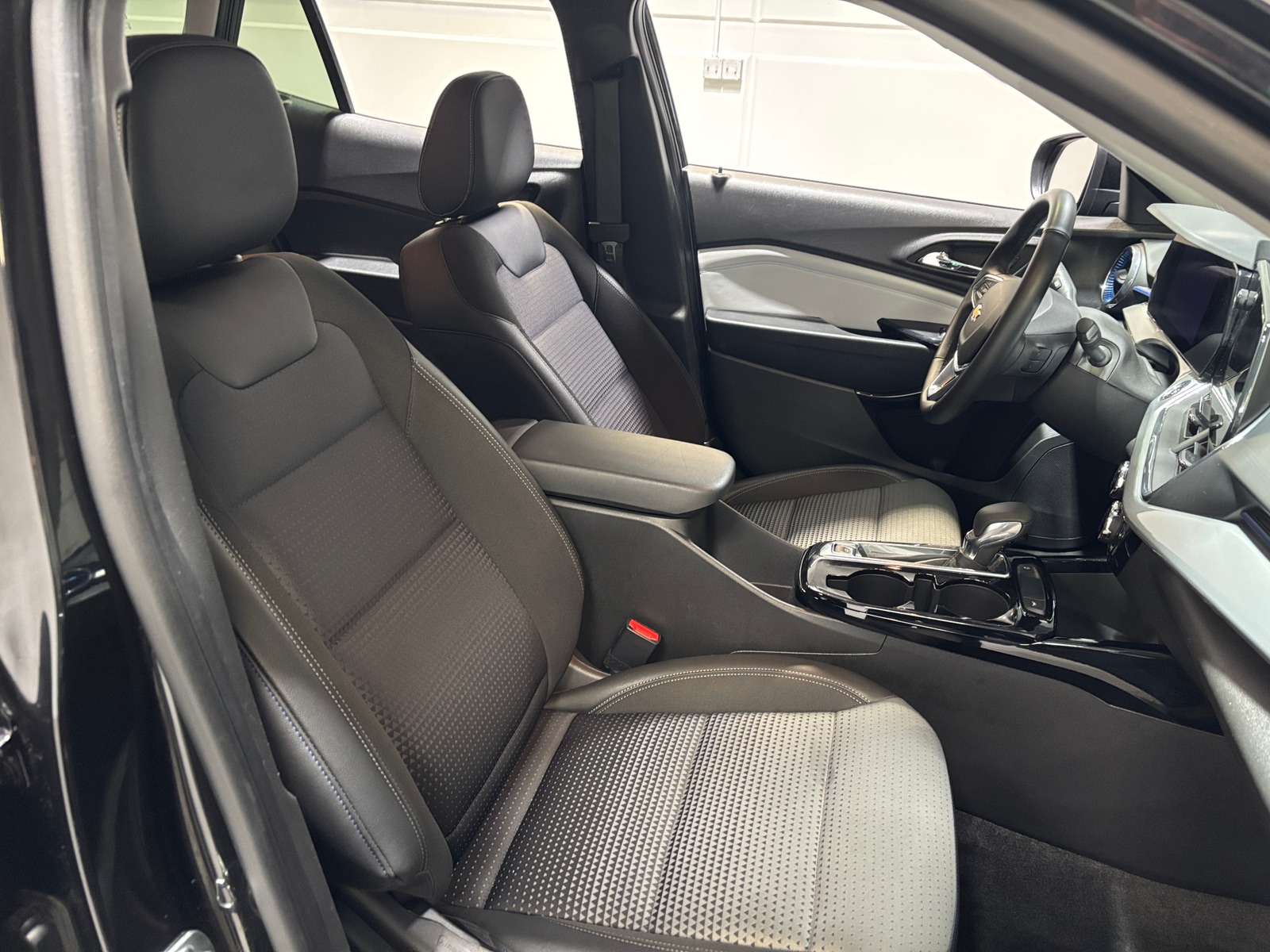 Thumbnail: 2025 Chevrolet Trax - 2