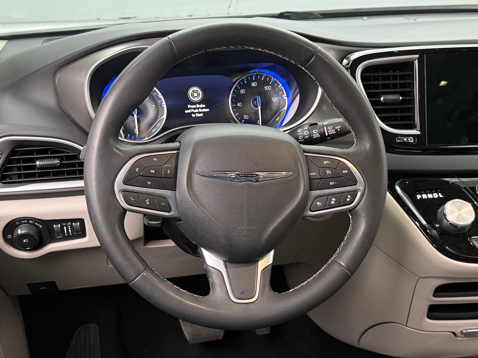 Thumbnail: 2022 Chrysler Pacifica - 4