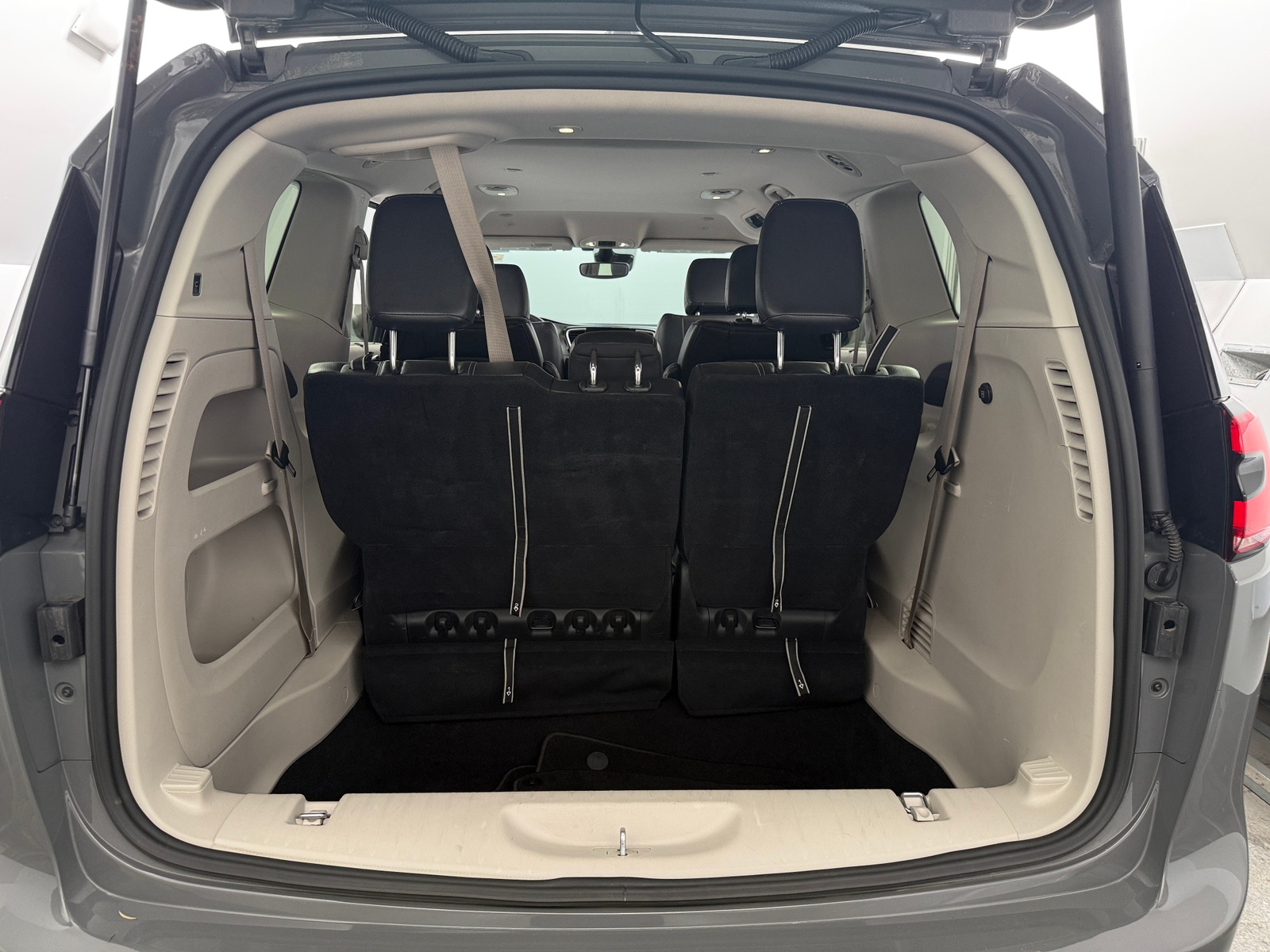 Thumbnail: 2022 Chrysler Pacifica - 6