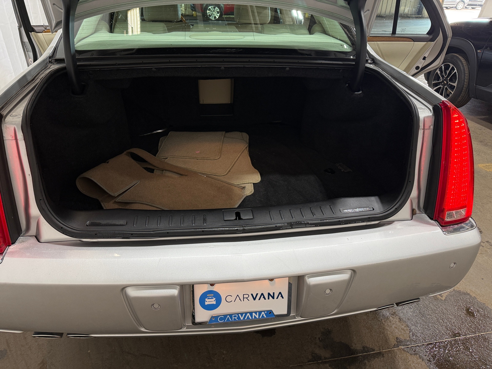 Thumbnail: 2011 Cadillac DTS - 6