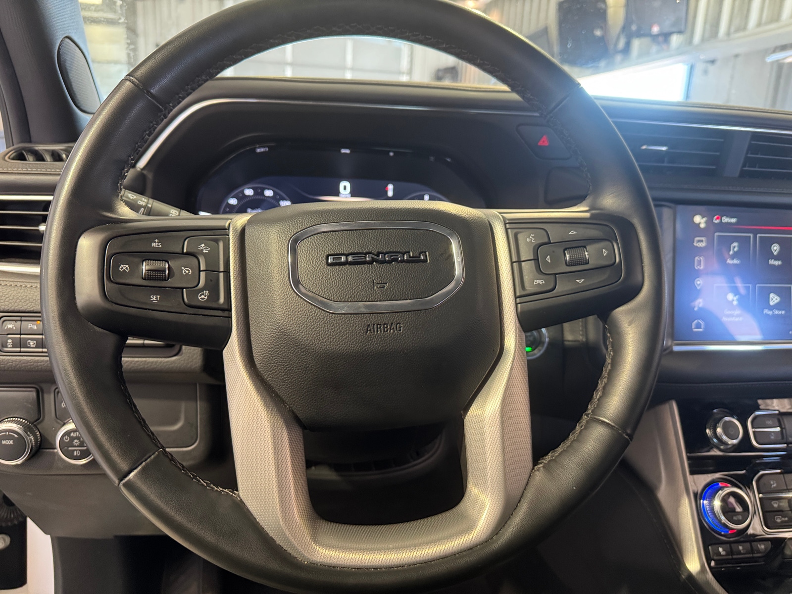 Thumbnail: 2023 GMC Yukon - 4