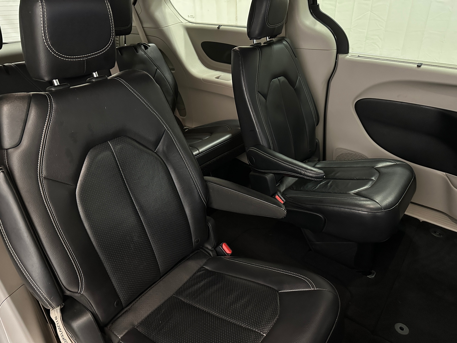 Thumbnail: 2022 Chrysler Pacifica - 5