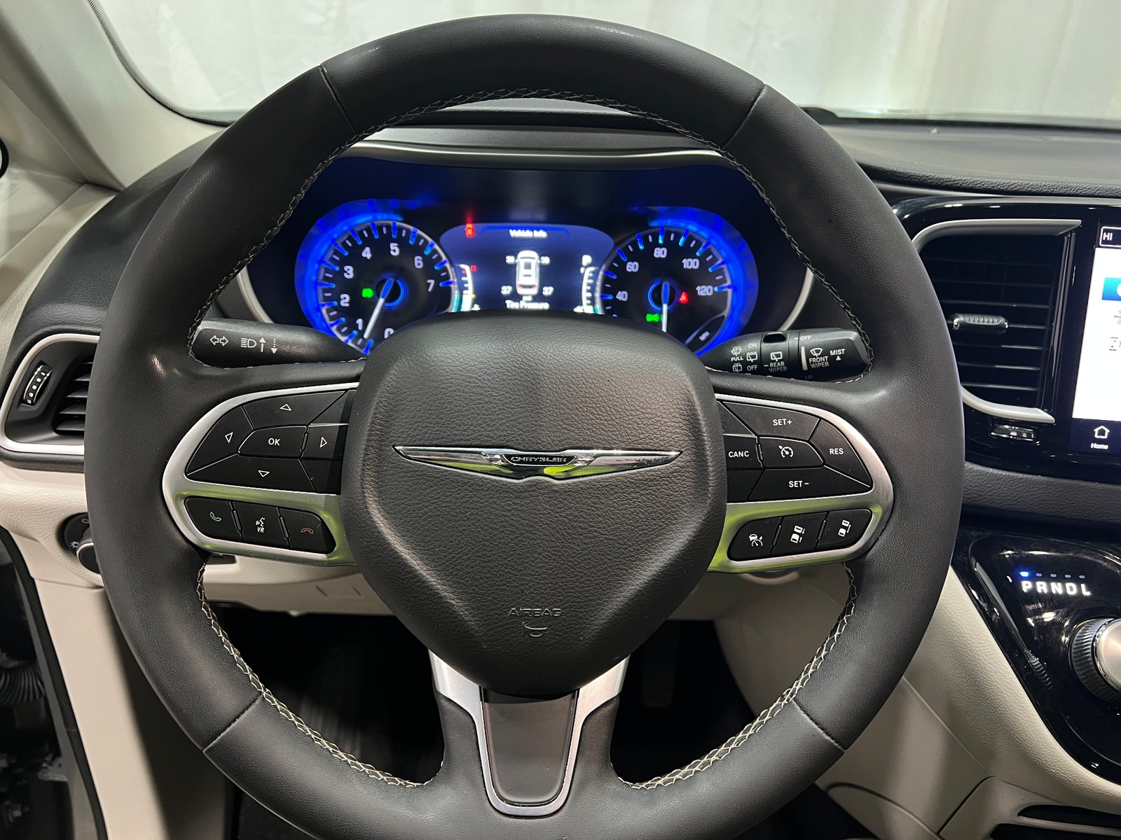 Thumbnail: 2022 Chrysler Pacifica - 4