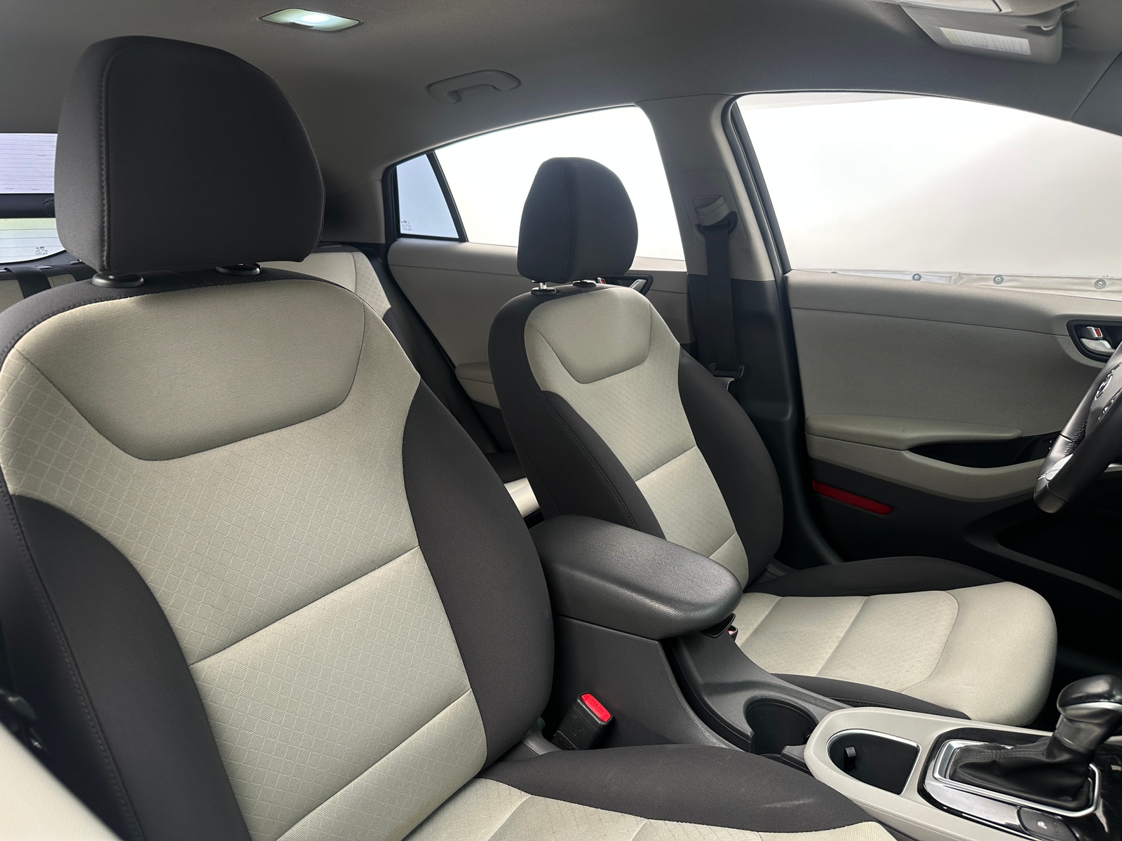 Thumbnail: 2018 Hyundai Ioniq - 2