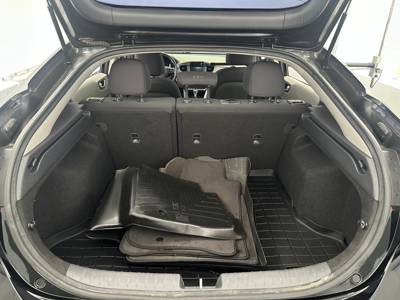 Thumbnail: 2018 Hyundai Ioniq - 7