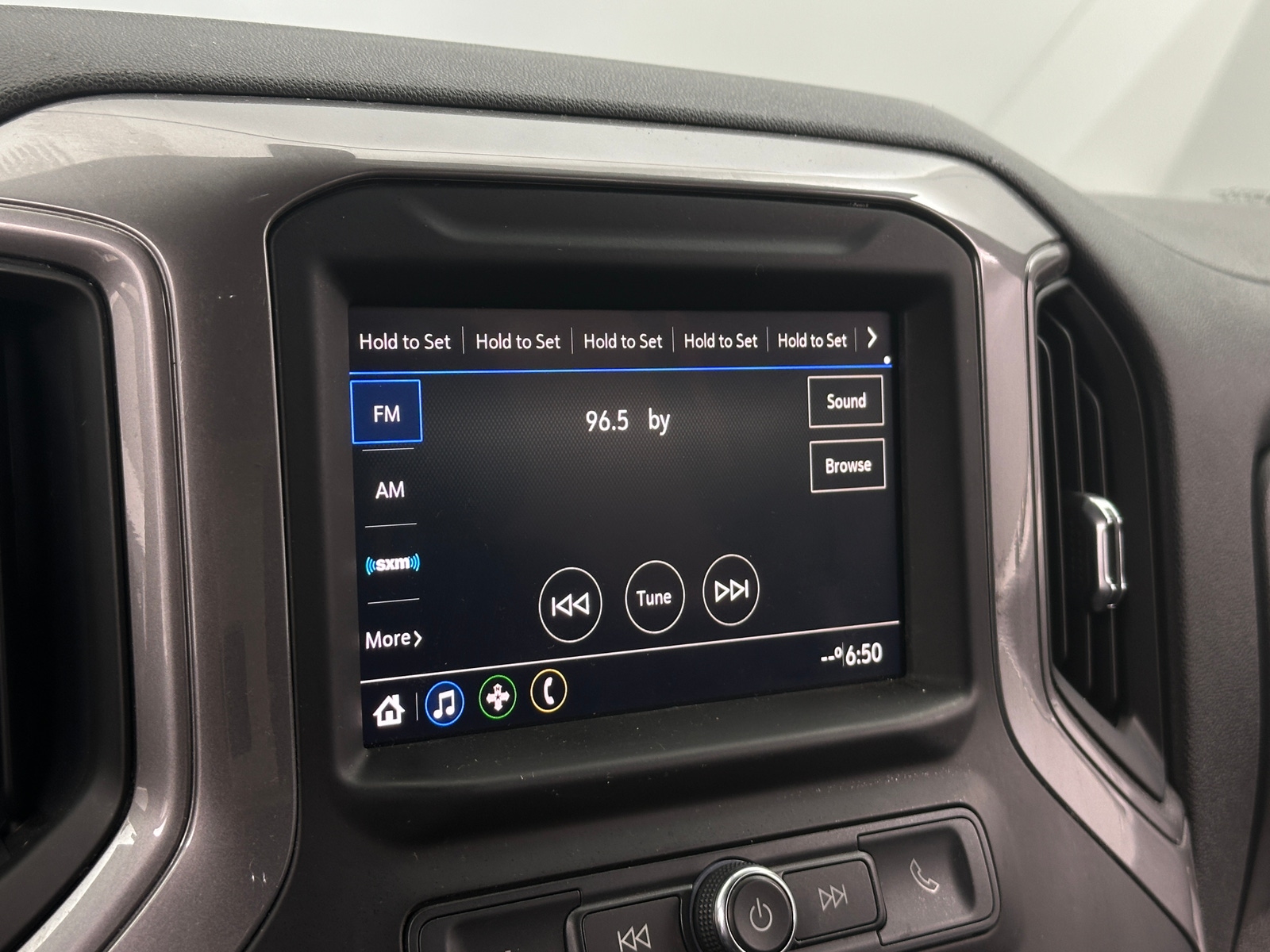 Thumbnail: 2019 Chevrolet Silverado 1500 - 4