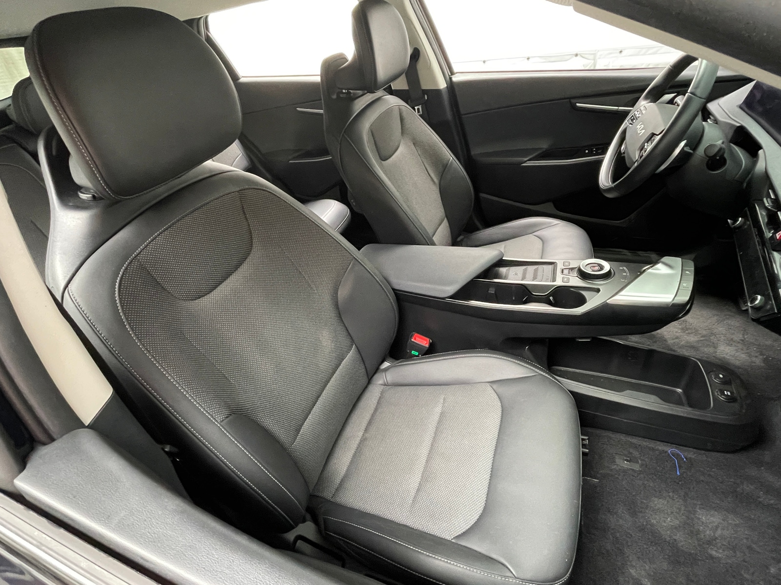 Thumbnail: 2024 Kia EV6 - 2