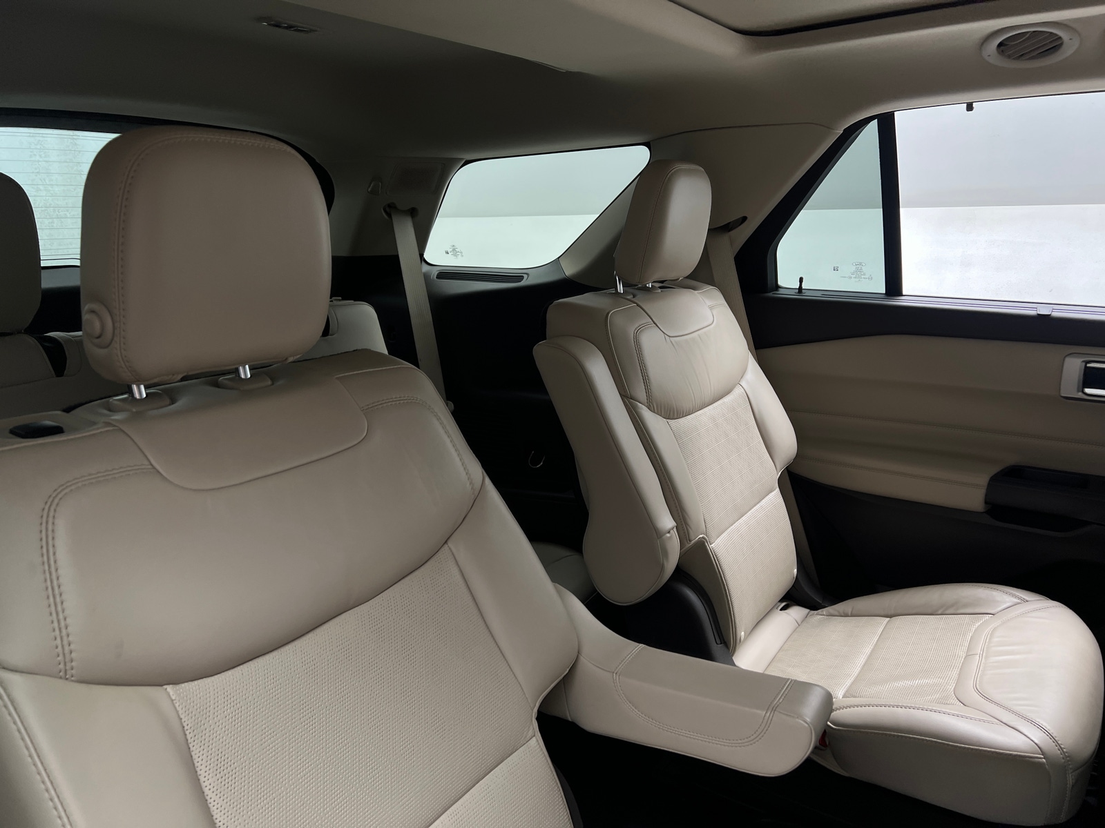 Thumbnail: 2020 Ford Explorer - 5