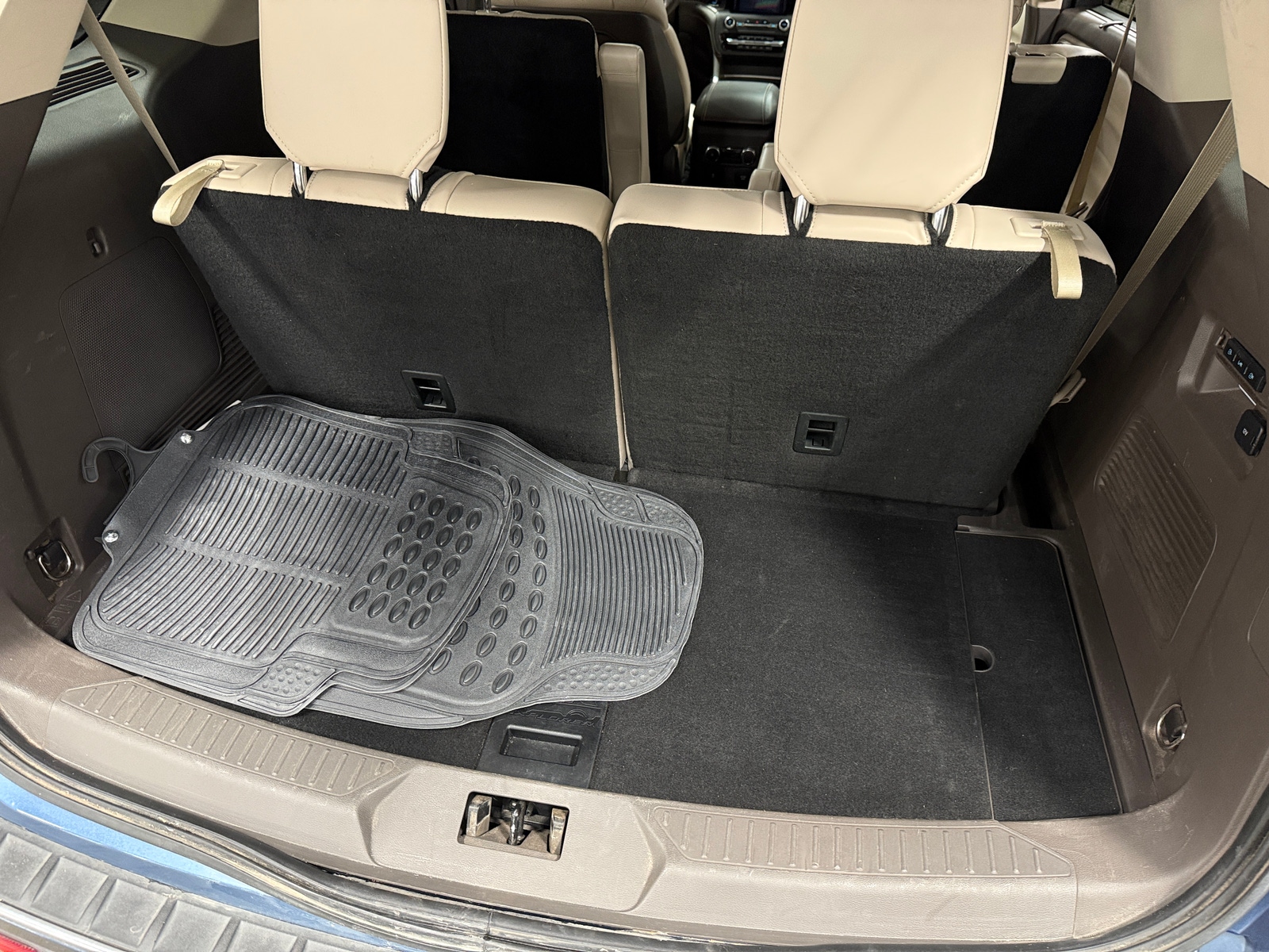 Thumbnail: 2020 Ford Explorer - 6