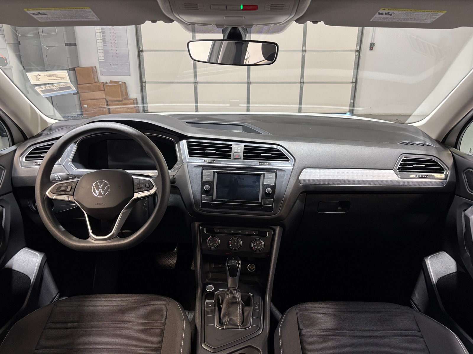 Thumbnail: 2023 Volkswagen Tiguan - 3