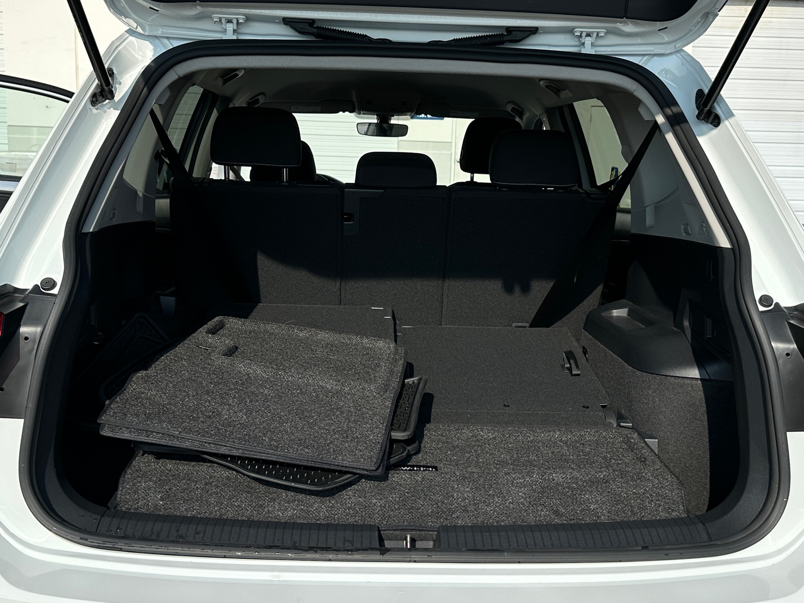 Thumbnail: 2023 Volkswagen Tiguan - 7