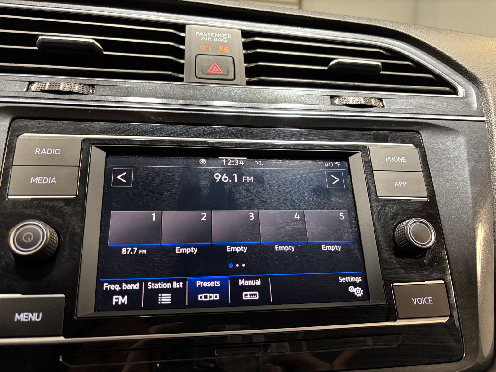 Thumbnail: 2023 Volkswagen Tiguan - 4